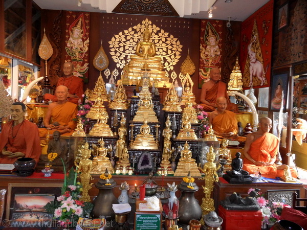 Tempel-Buddha schöne  figuren