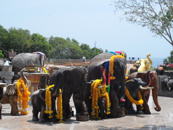 verschiedene elefanten dekoriert