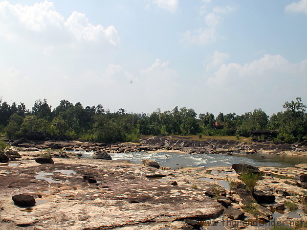 steinige flusslandschaft